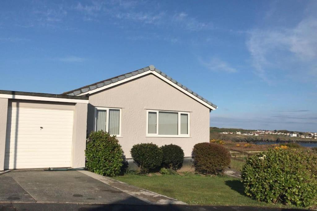 Coastal Bungalow, Sleeps 5 And Ideal For Walkers Amlwch Zewnętrze zdjęcie